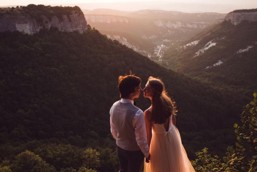There are lodging properties and venues of all shapes, sizes and backdrops to host an intimate gathering to say “I do” or larger weddings for 200+ guests. Whether your budget is small or as unlimited as Colorado’s clear mountain vistas, you’ll find a venue and destination to fit.